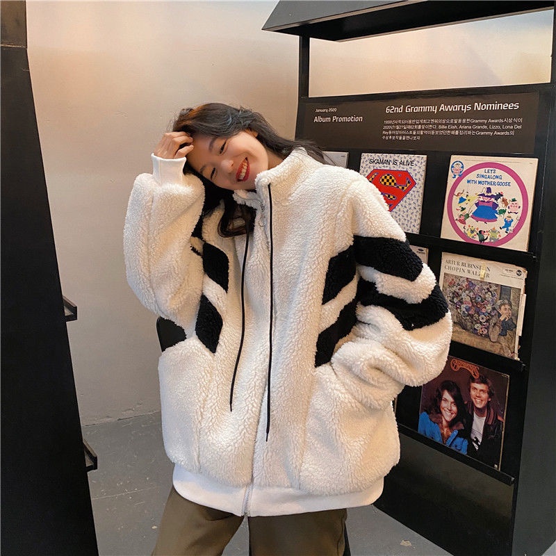 Áo khoác len lông cừu tay dài dáng rộng kẻ sọc màu đen thời trang cho nữ