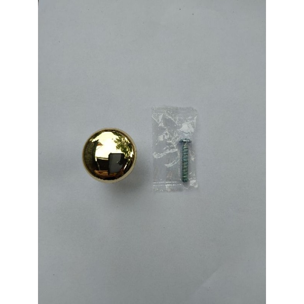 Núm tủ màu vàng bóng