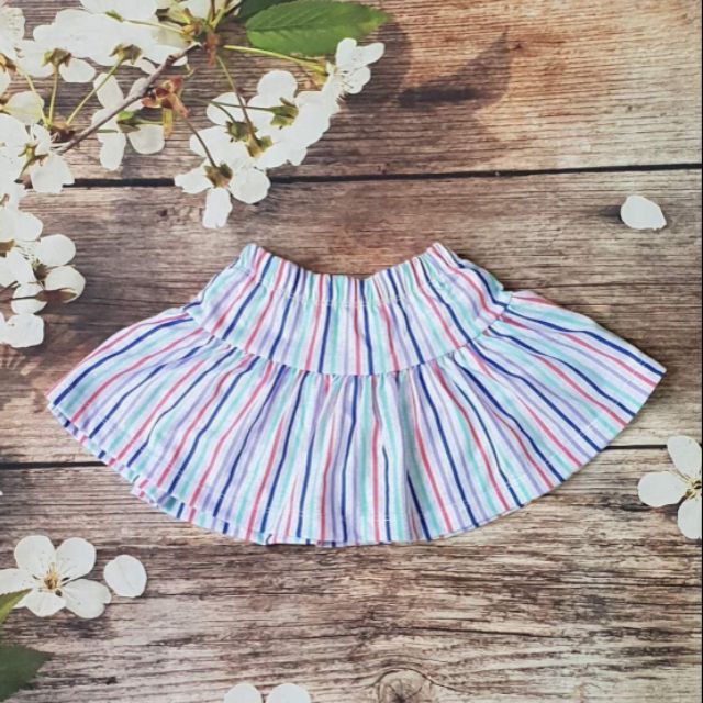 Chân váy kèm chip. Size cho bé từ 8kg đến 25kg. Chân váy có 2 màu đẹp mắt. Có quần sọc cotton rộng rãi bên trong
