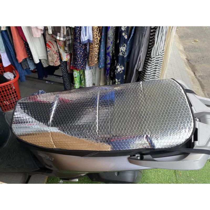 Miếng che yên xe máy chống nắng 2 mặt phản quang