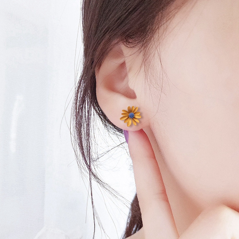 Daisy Flower Earrings For Women Asymmetric Korean Jewelry Small Flower Stud Earrings For Women Fashion Sweet Earring