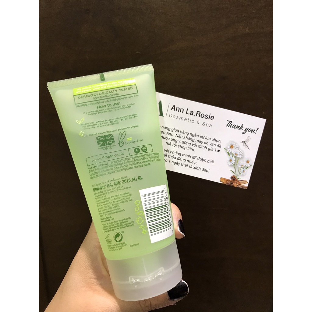 Sữa rửa mặt dạng Gel Simple Refreshing Facial Wash 150ml | BigBuy360 - bigbuy360.vn