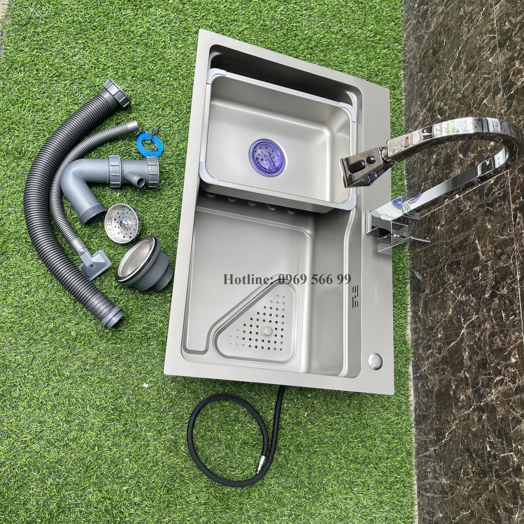 Combo chậu rửa chén 1 hố nano6845 kèm vòi rút dây nóng lạnh vuông cao cấp P8414