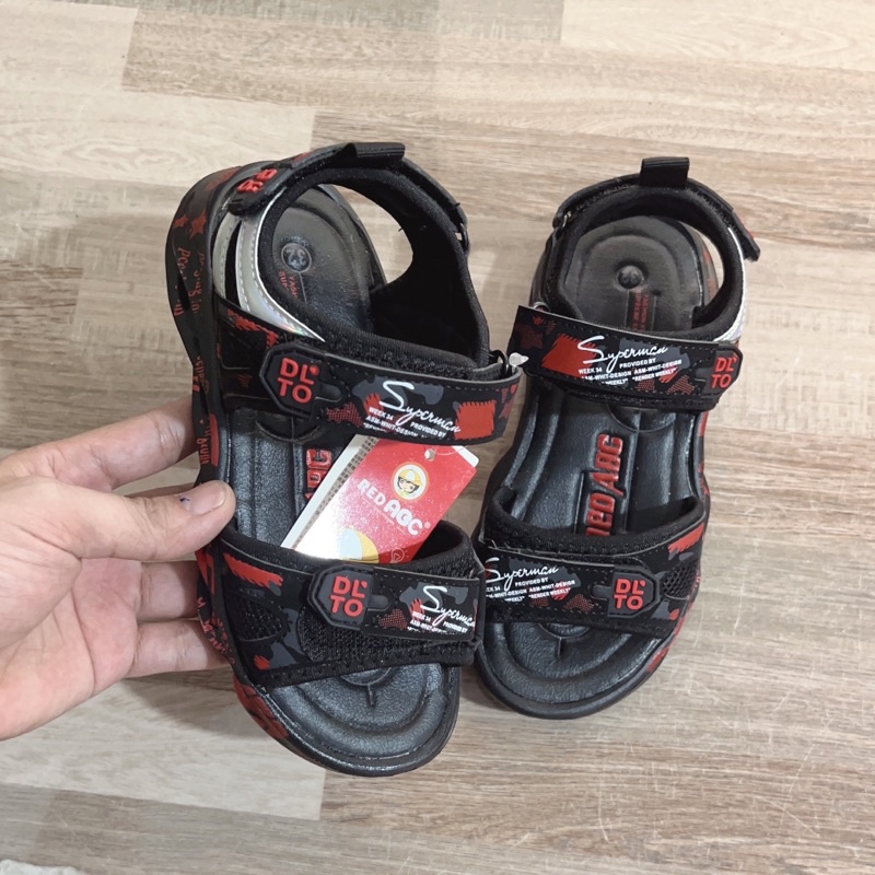 Sandal cho bé trai - dép quai hậu đi cho bé học TH siêu nhẹ tối giản QCCC fullbox đen đỏ thời trang 309 (sz32-sz37)