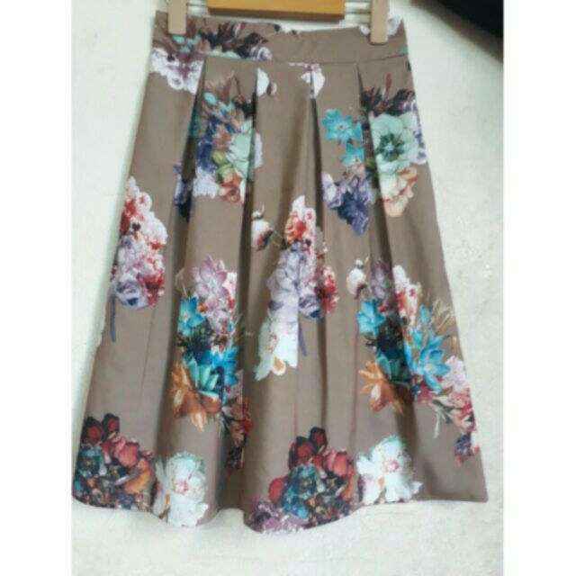 Chân váy hoa xếp ly dáng dài | BigBuy360 - bigbuy360.vn