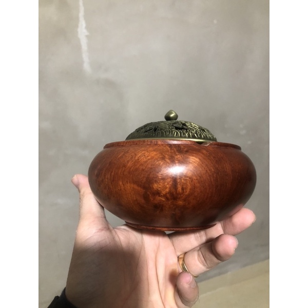 Gạt tàn gỗ hương ta có năp long phụng sum vầy