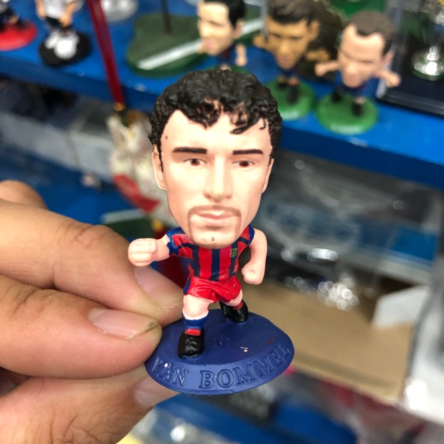 Tượng cầu thủ bóng đá Van Bommel