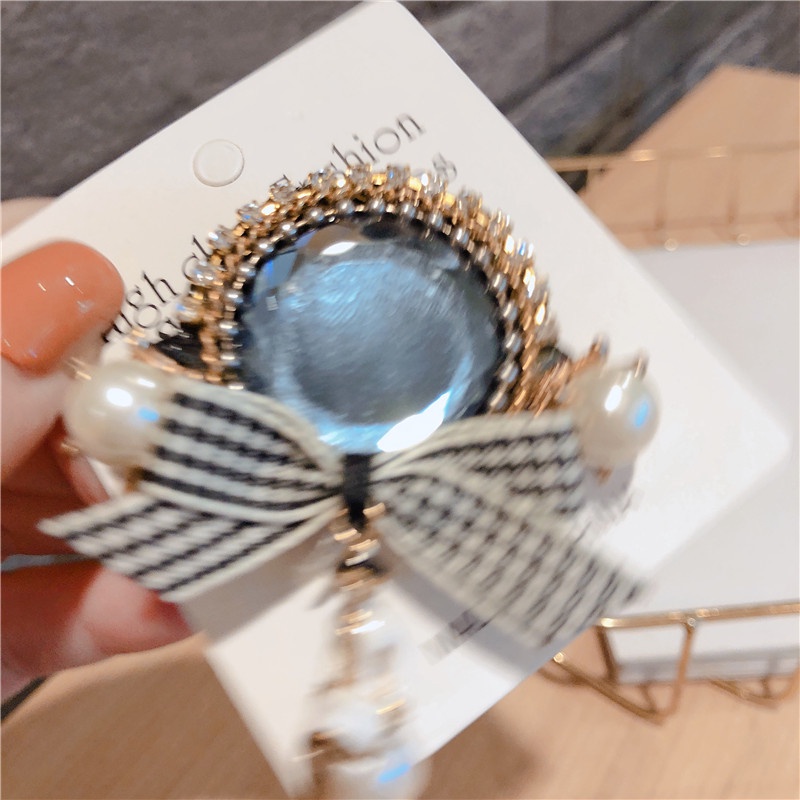 Trâm cài áo hình nơ đính ngọc trai sang trọng