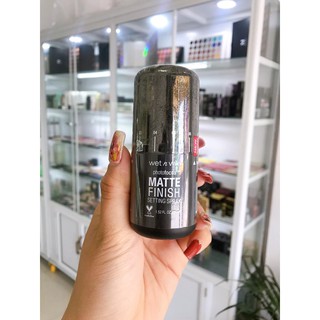 Xịt Giữ Make Up Wet n Wild Photocus Matte Finish Setting Spray