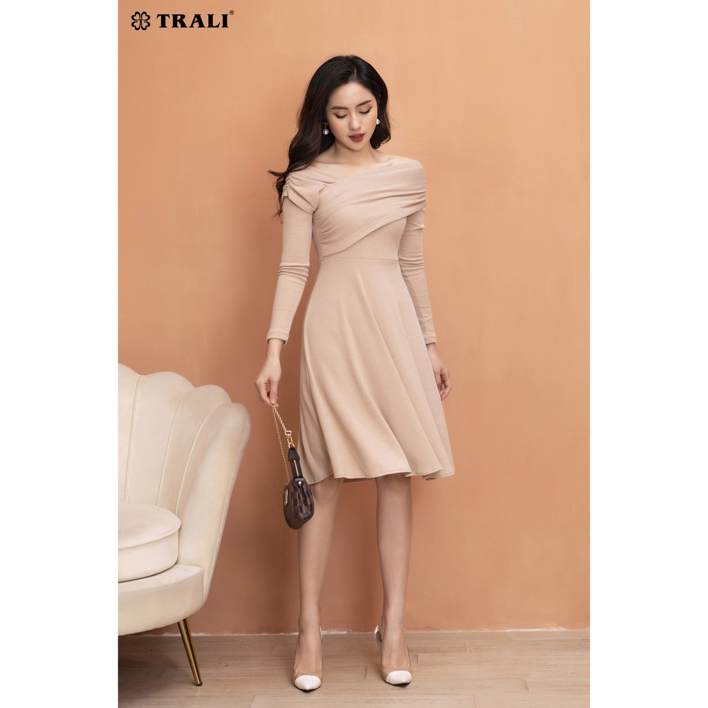 ĐẦM LEN NỮ MÀU BE TRALI 26026