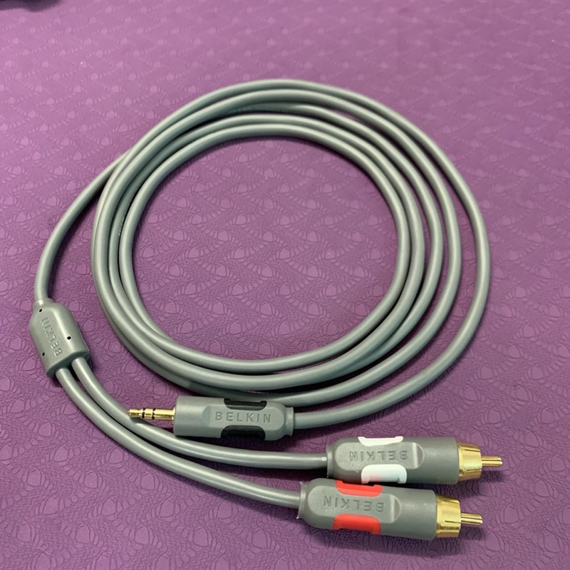 Dây 3.5 ra av Belkin Đức dài 1,8m