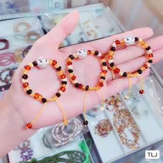 Vòng tay hổ phách