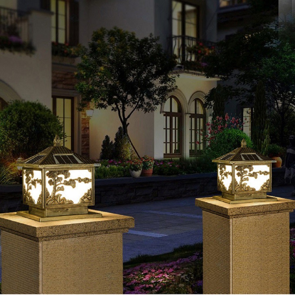 Đèn trụ cổng 25x25cm cây Tùng năng lượng mặt trời