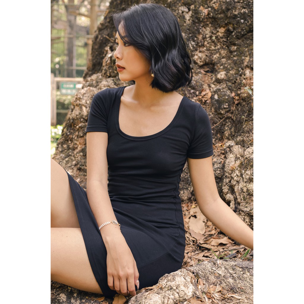 Đầm nữ ngắn tay dáng ôm thời trang GAGO open back fit mini dress màu đen GG3272 | BigBuy360 - bigbuy360.vn