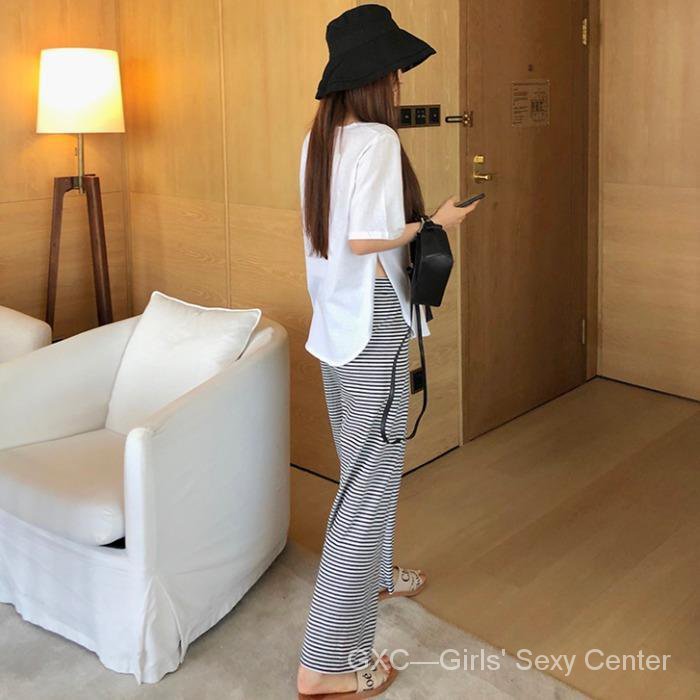 Bộ Áo Thun Trắng Dáng Rộng Xẻ Tà Phối Quần Dài Kẻ Sọc Thời Trang Xuân Hè Mới 2021 Cho Nữ | BigBuy360 - bigbuy360.vn
