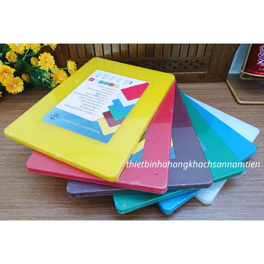 Thớt nhựa nhiều màu kháng khuẩn dùng trong bếp nhà hàng
