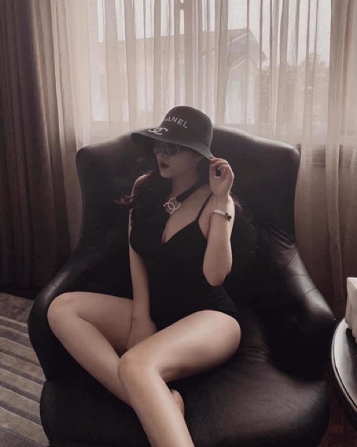 Bikini một mảnh kín đáo cho bầu nhỏ tháng