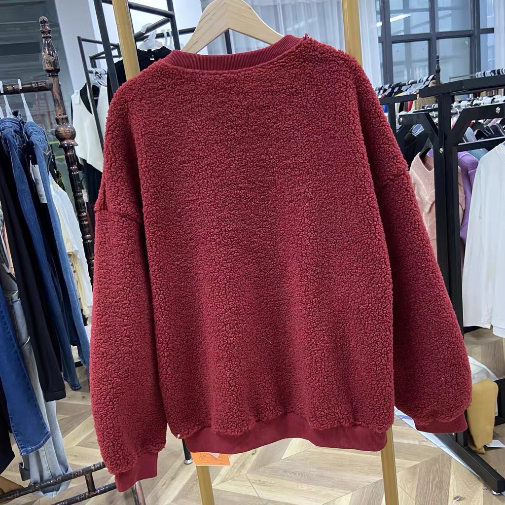 Áo cổ tròn kèm tag túi da Gấu