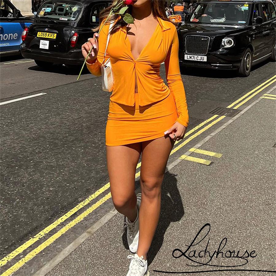 Set Áo Thun Tay Dài Màu Trơn Phối Nút Và Chân Váy Ngắn Ôm Dáng Thời Trang Cho Nữ