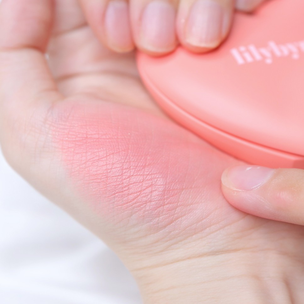 Phấn má hồng trái tim LilybyRed Love Beam Cheek Blusher 4.7g