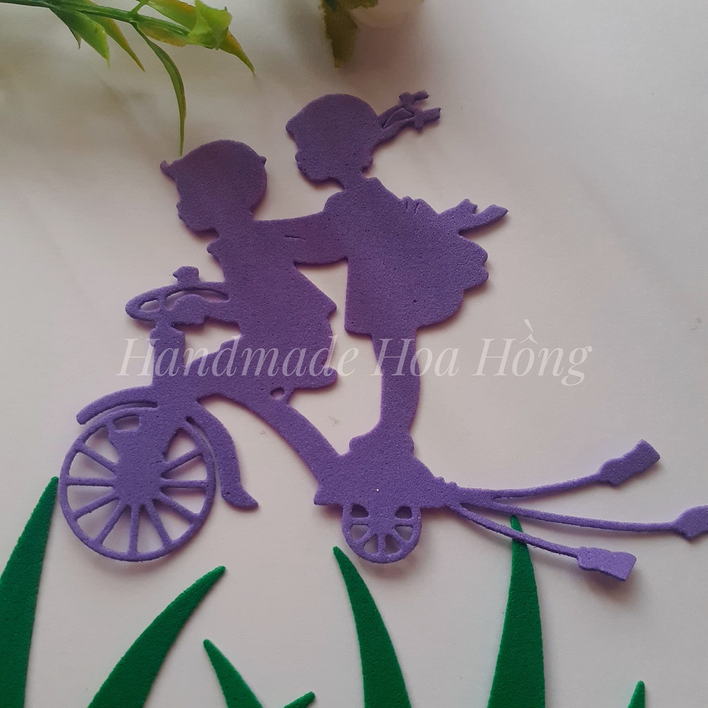 4 Hình bé trai và bé gái chạy xe đạp bằng xốp, 9.2x7.2cm_Phụ kiện trang trí thiệp, phong thư, bưu thiếp...