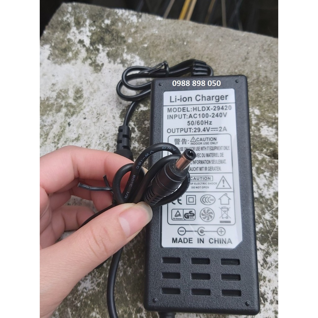 Sạc pin Li-ion lithium 29.4V - 2A có đèn báo đầy
