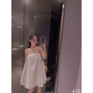 váy cổ yếm xoè rộng