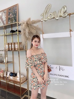 jum hoa trễ vai