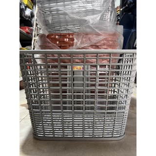 Rổ nhựa xám xe đạp