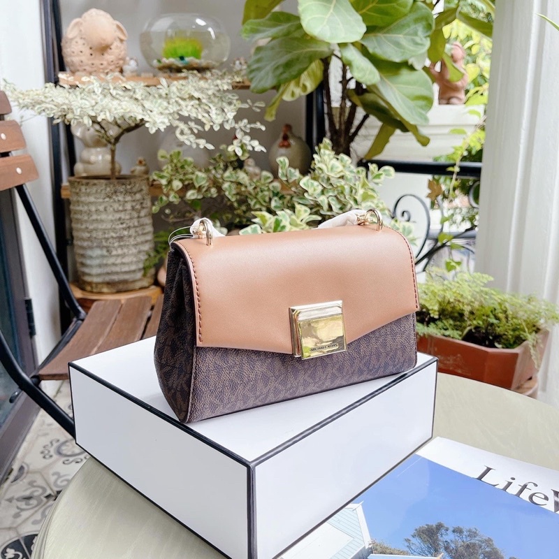 Túi Mi.chael Kors Lita nâu logo size 20cm