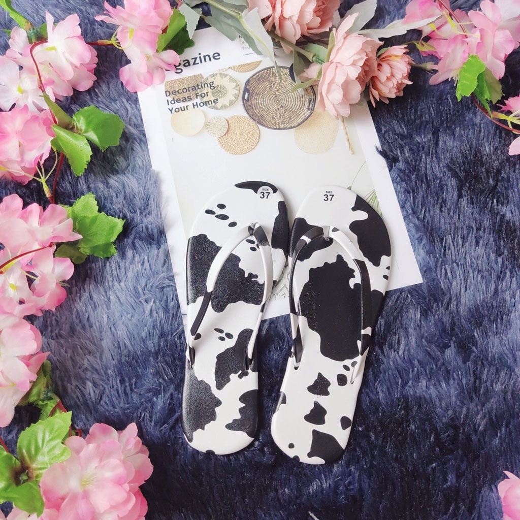 Dép xỏ ngón quai mảnh họa tiết hình bò sữa siêu cute