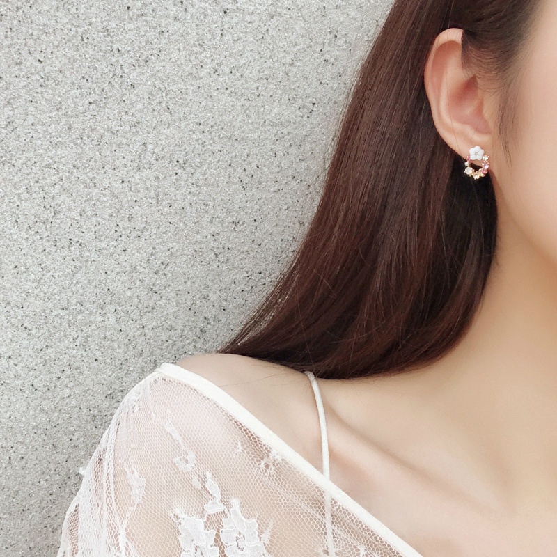 Bông Tai Hình Hoa Và Bướm Đính Ngọc Trai Phong Cách Hàn Quốc