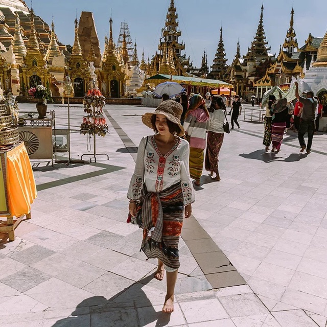 Khăn choàng bohemian in họa tiết thổ cẩm linen