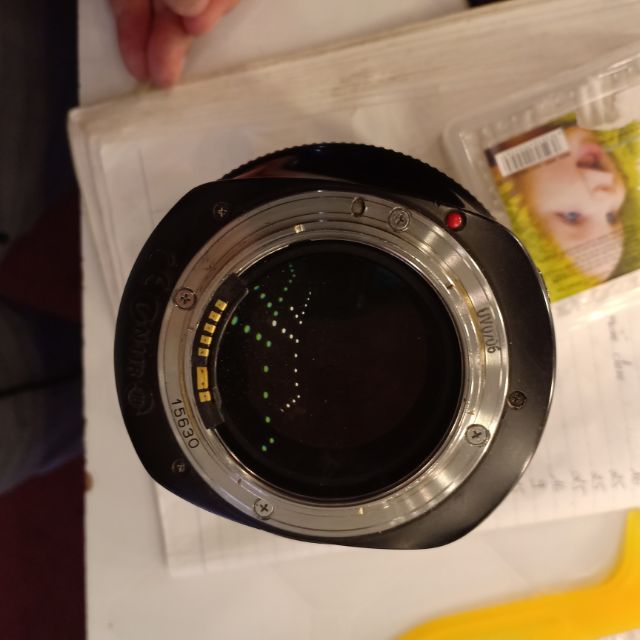 Ống kính canon 85mm 1.2