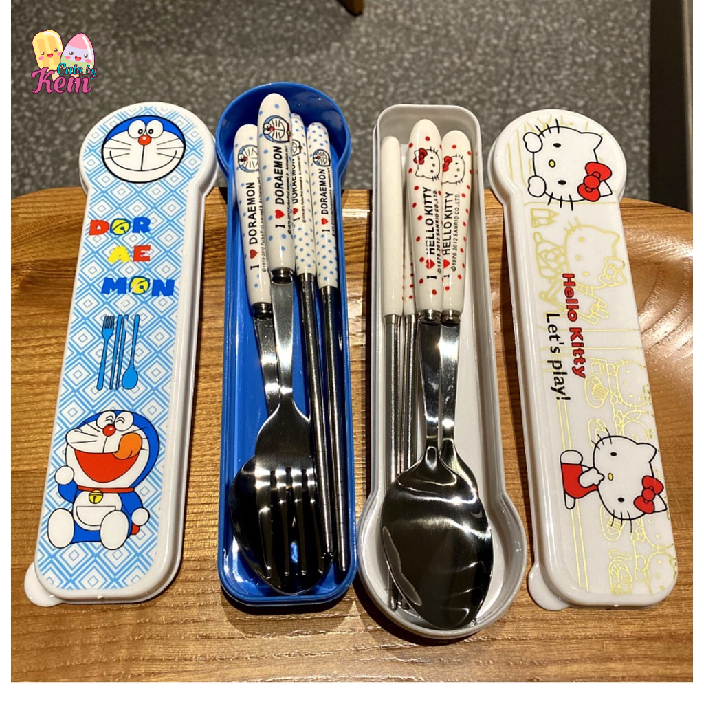 Bộ Đũa Thìa Dĩa Inox Cán nhựa Cách Nhiệt Hello Kitty Doraemon Có Hộp Đựng Siêu Đáng Yêu