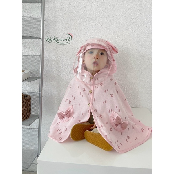 Áo choàng chống nắng có kính chống giọt bắn cho bé.