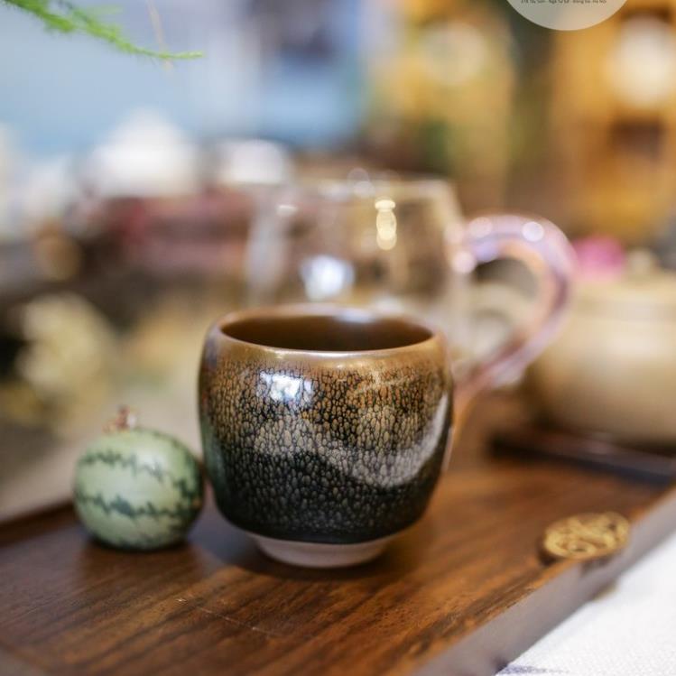 Chén thiên mục họa tiết lông chim trĩ công nghệ nung điện dành cho trà chủ.