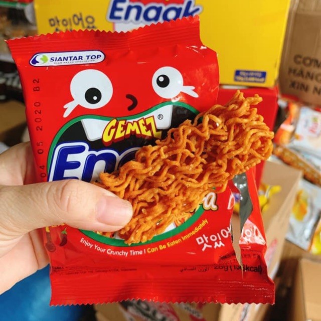 Hộp 24 gói Snack Mì Ăn Liền Enaak Vị Gà /Gà Cay