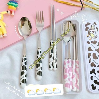 Sét Thìa Đũa Kèm Hộp Họa Tiết Bò Sữa Cực Đẹp, Bộ Thìa Đũa Inox 304 Cán Sứ Cao Cấp, An Toàn Khi Sử Dụng