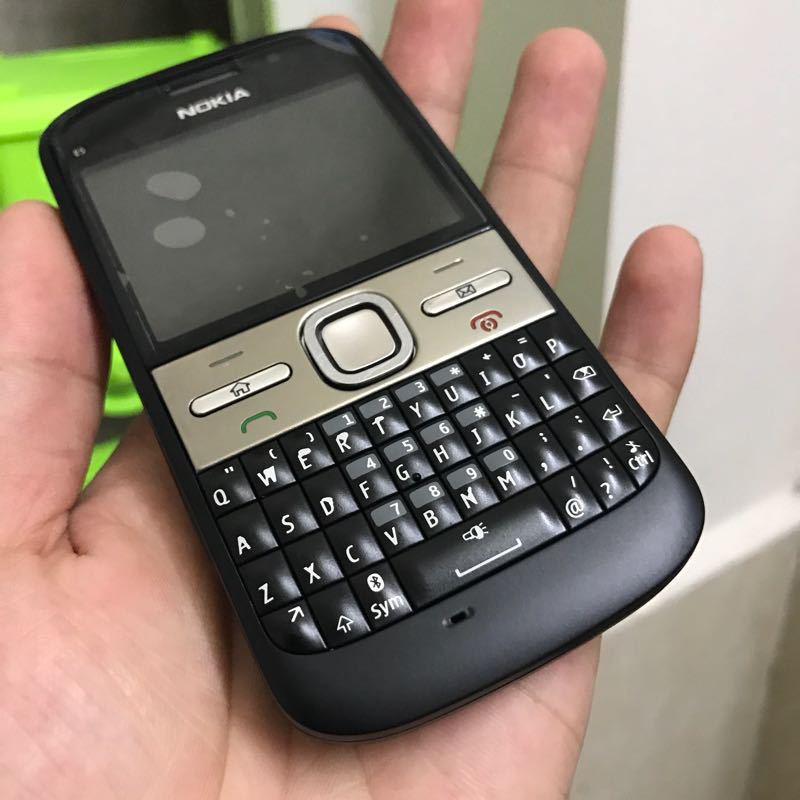 Điện thoại nokia E5-00 cổ bàn phím QWERTY đầy đủ pin sạc-Bảo hành 12 tháng