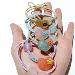 Thun cột tóc trái tim nhiều màu