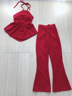 Set áo yếm phối quần loe.