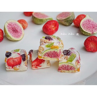 Set kẹo nougat cao cấp (sung, dâu, hạt hạnh nhân, kiwi, nam việt quất)