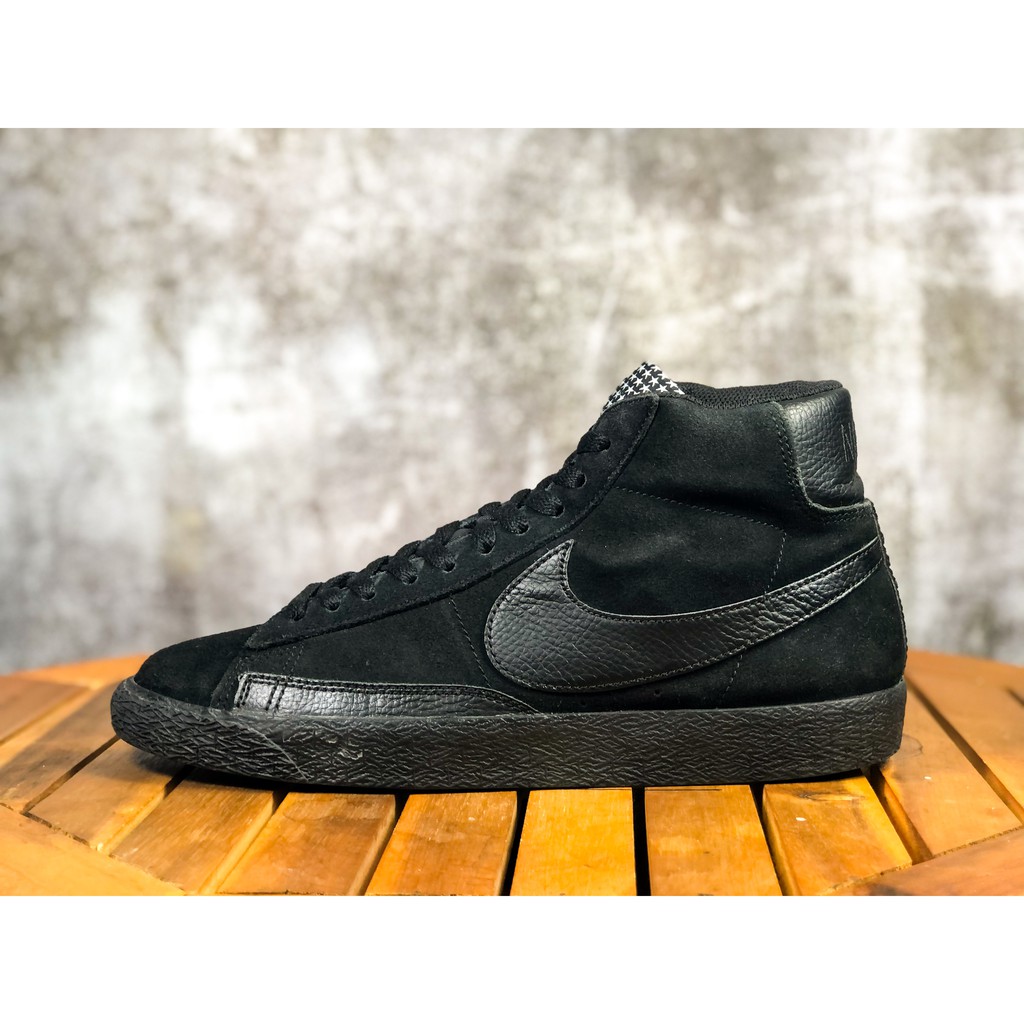 (SIZE 40) Giày thể thao chính hãng 2hand NIKE BLAZER MID PREMIUM TRAINERS