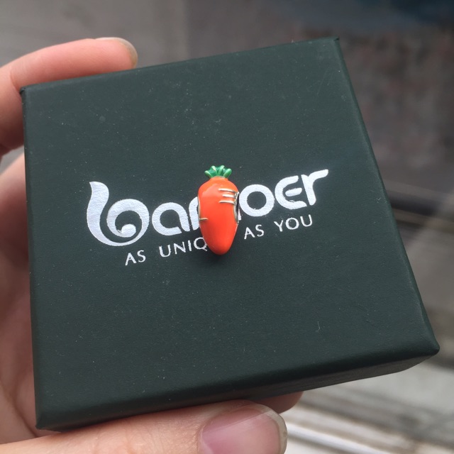 Charm củ cà rốt bạc S925