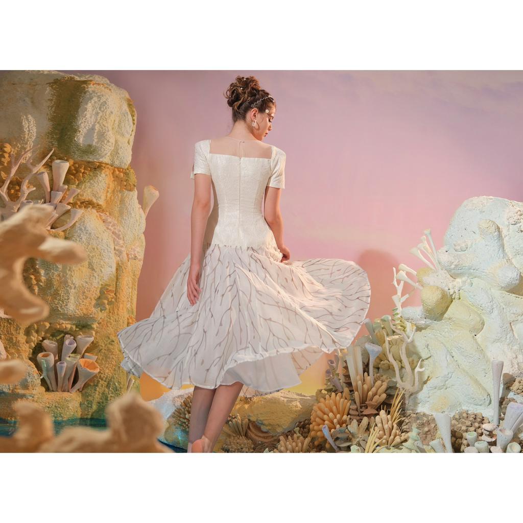 CHICHI - Váy Gấm hoa hồng vân nổi phối vải tơ Robe Champ de roses