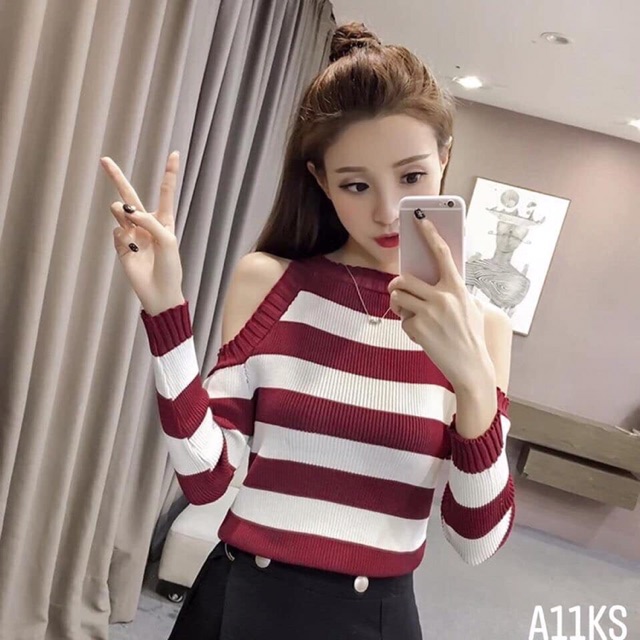 Áo len hở vai kẻ
