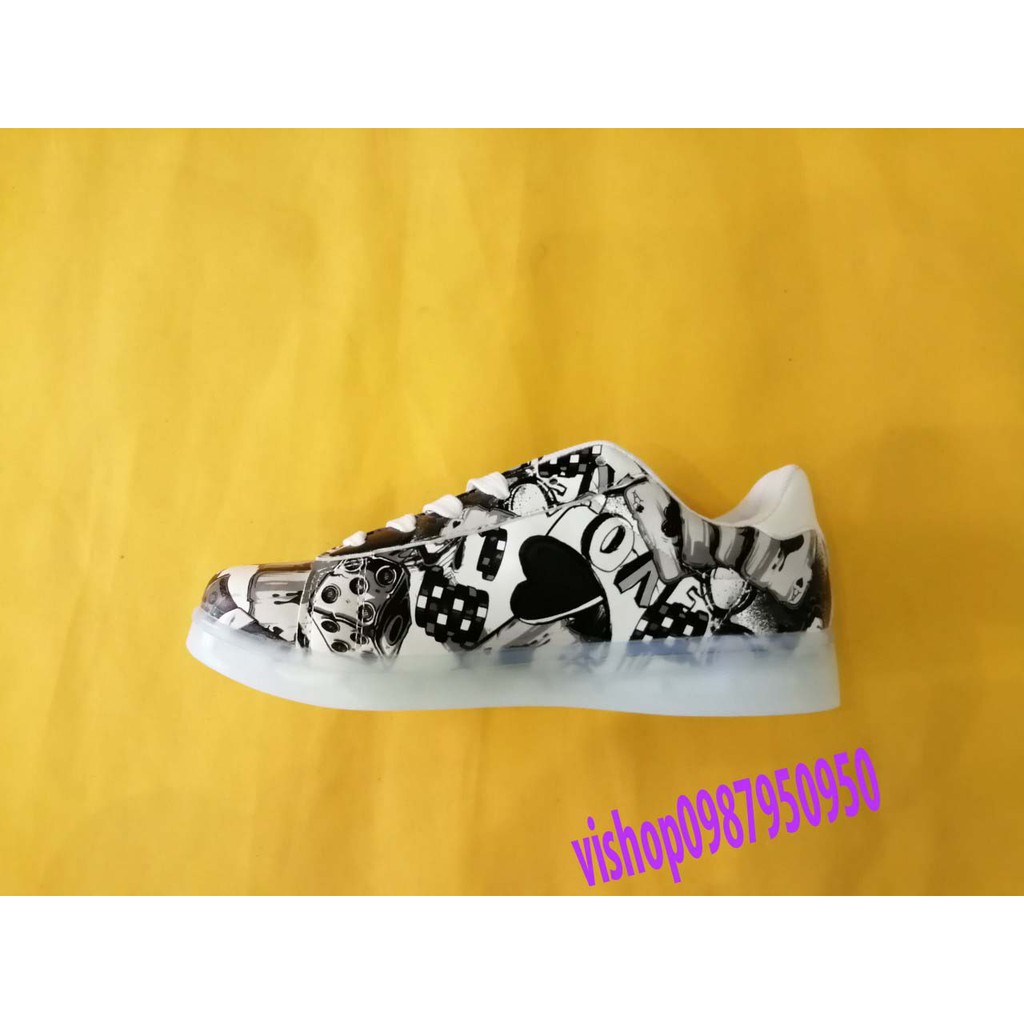 Giày Phát Sáng Họa  Tiết Đen Nhạt sáng 7 màu 11 chế độ