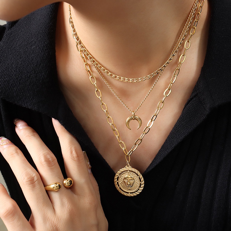 Set dây chuyền titan 3 tầng mặt tròn chạm hình sư tử không gỉ WNS2201