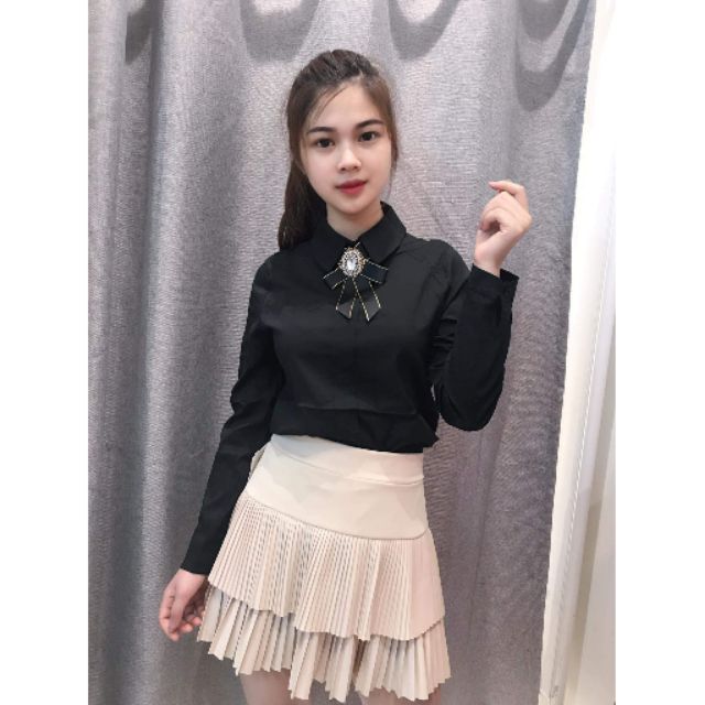 Áo sơ mi cổ cài hoa